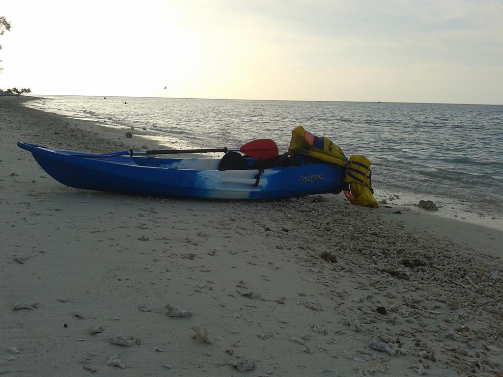 Putri Homestay Gili Meno Exteriör bild