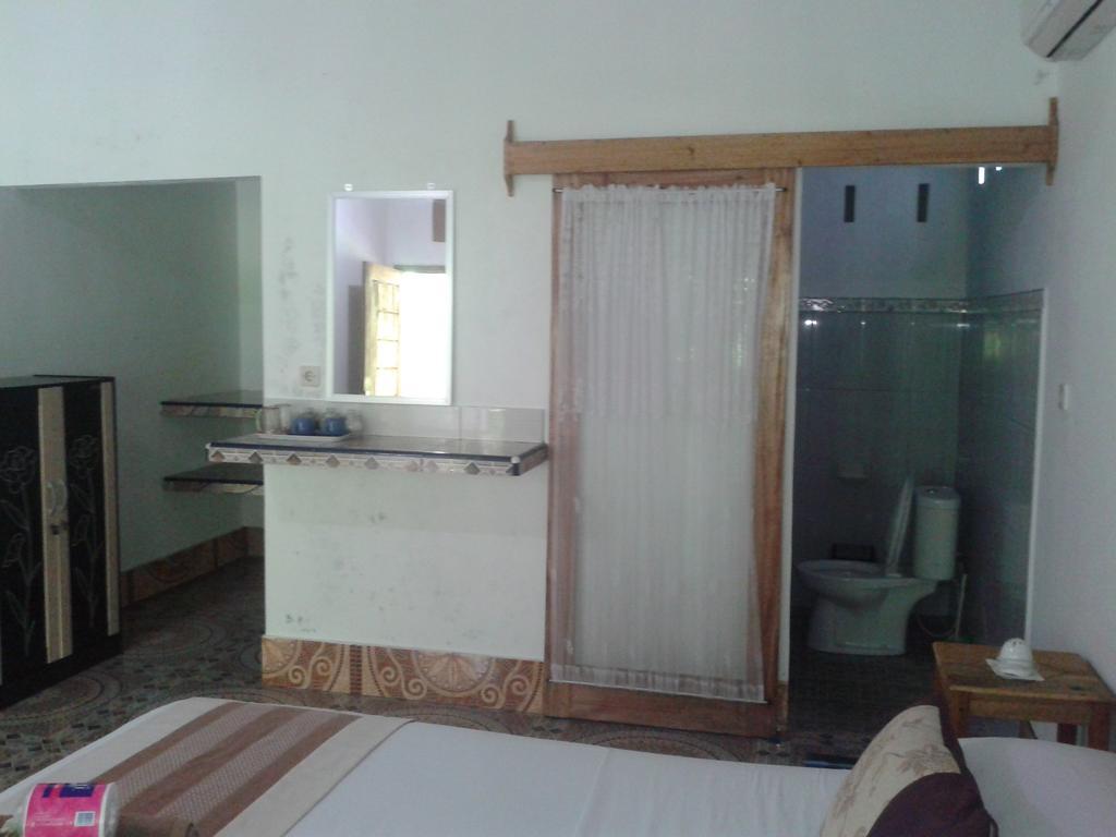 Putri Homestay Gili Meno Exteriör bild
