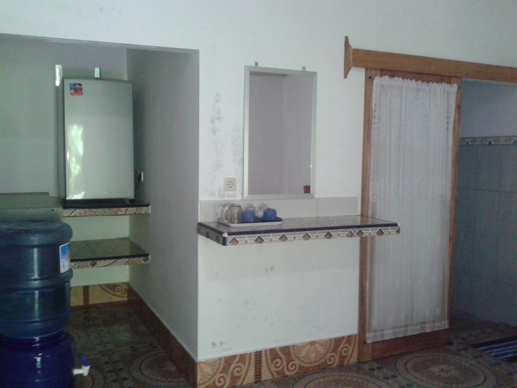 Putri Homestay Gili Meno Exteriör bild