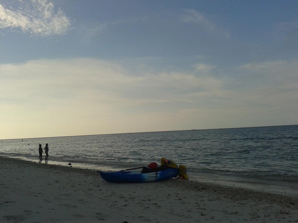 Putri Homestay Gili Meno Exteriör bild