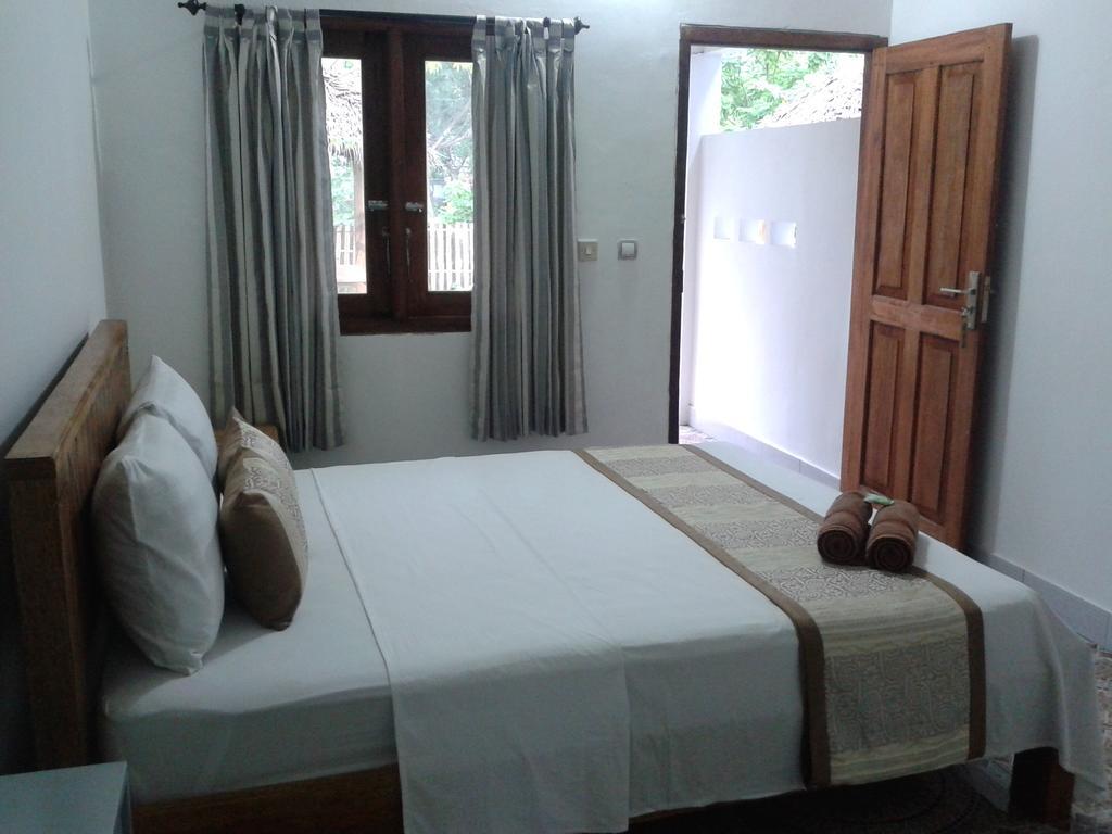Putri Homestay Gili Meno Exteriör bild