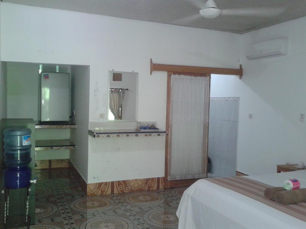 Putri Homestay Gili Meno Exteriör bild