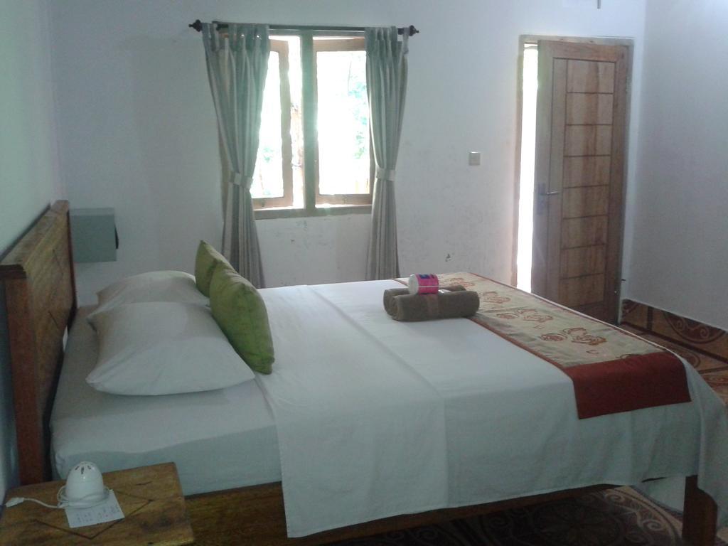 Putri Homestay Gili Meno Exteriör bild
