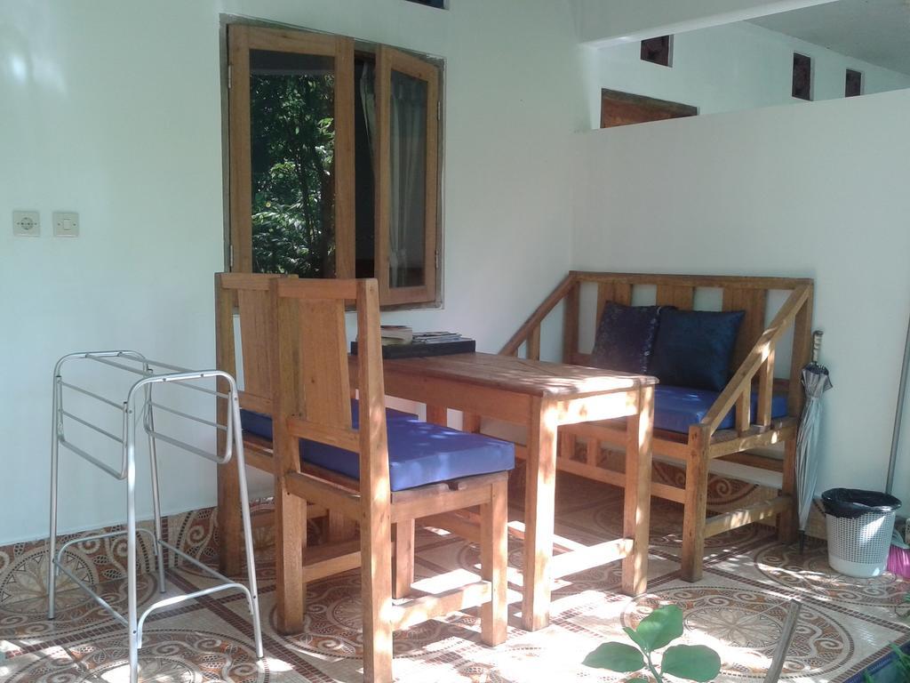 Putri Homestay Gili Meno Exteriör bild