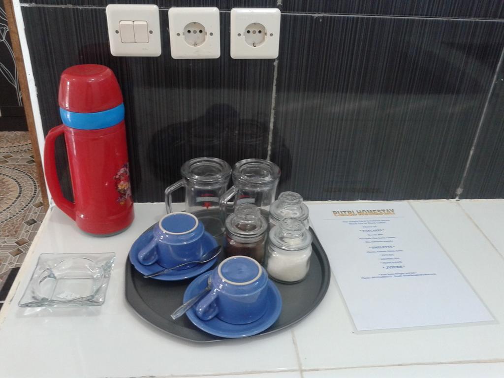 Putri Homestay Gili Meno Rum bild