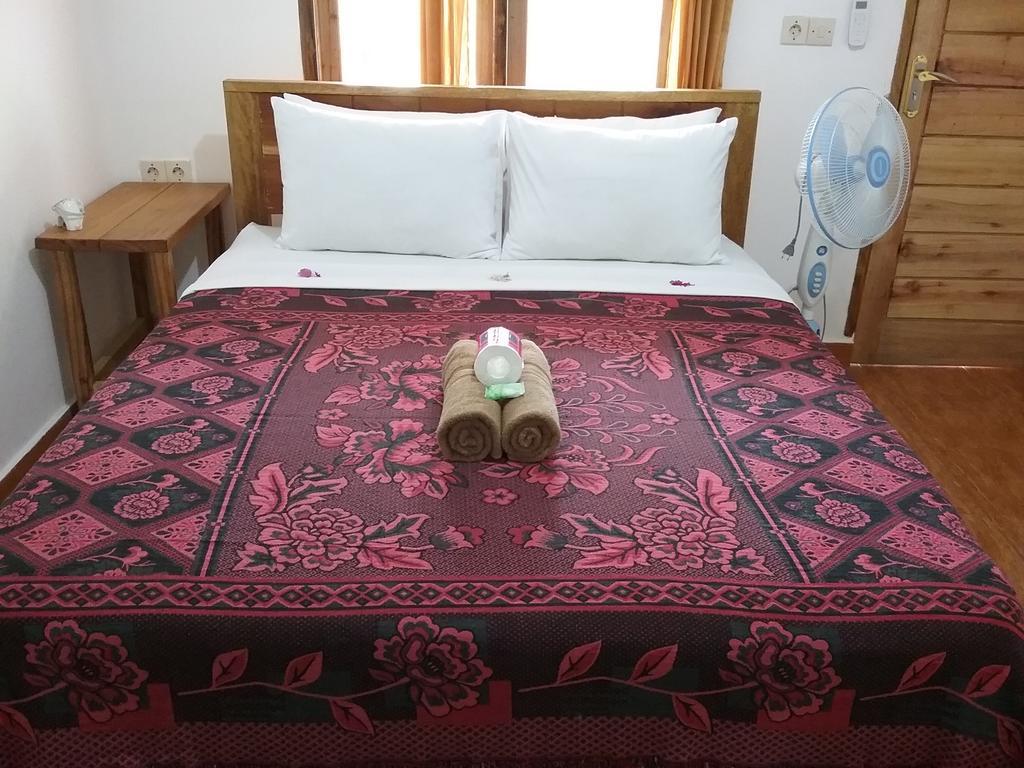 Putri Homestay Gili Meno Exteriör bild
