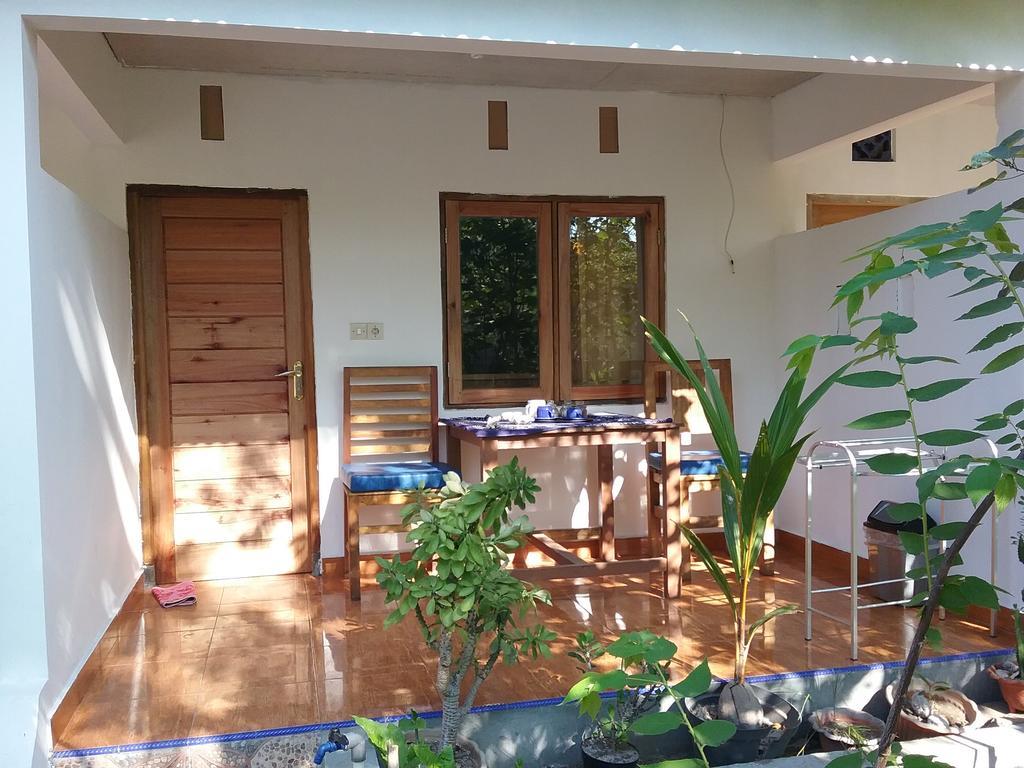 Putri Homestay Gili Meno Exteriör bild
