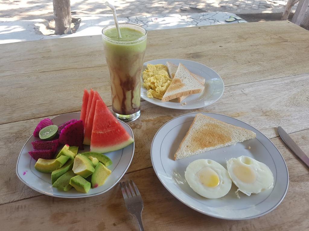 Putri Homestay Gili Meno Exteriör bild