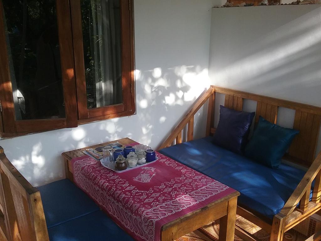 Putri Homestay Gili Meno Exteriör bild