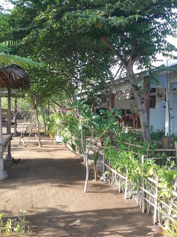 Putri Homestay Gili Meno Exteriör bild