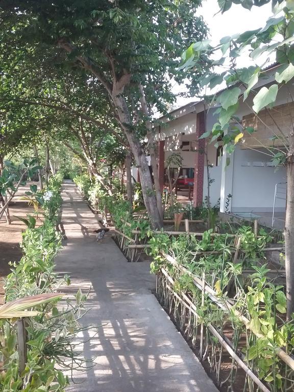 Putri Homestay Gili Meno Exteriör bild
