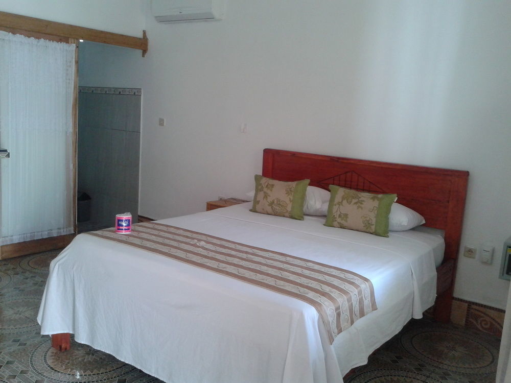 Putri Homestay Gili Meno Exteriör bild