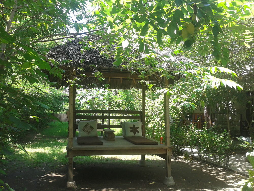 Putri Homestay Gili Meno Exteriör bild